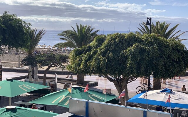 On the Las Vistas Beach. A pie de Playa.