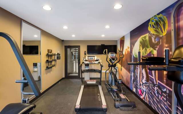 Clarion Pointe Downtown