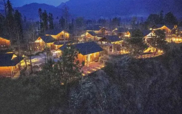 Tengchong Ginkgo Town Mid-Levels Cliff Hotel