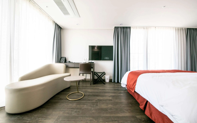 Golden Tulip Essential Namgang