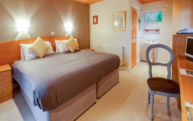 Lodge Hotel (os)