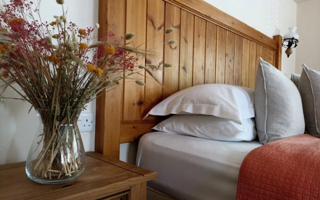 Gwaelod Y Garth Inn
