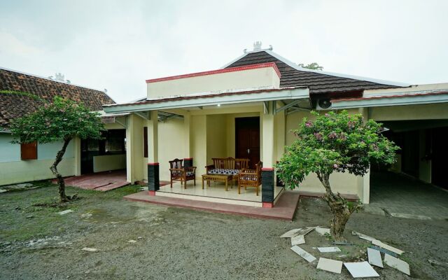 Spot On 2653 Omah Mbah Lurah Syariah