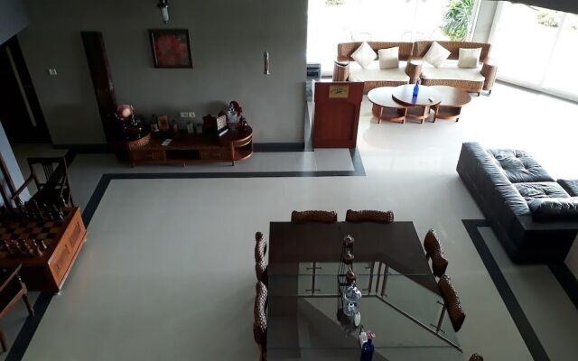 BLUSALZ MANOR Waters Edge Kochi