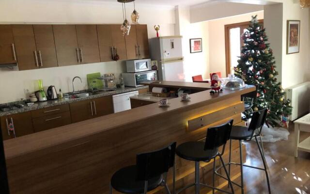 Comfy 3 Room House with Garden