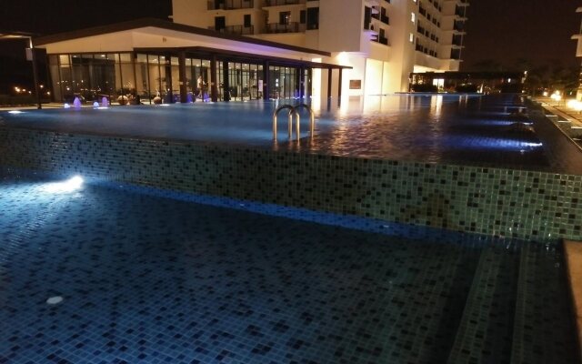 Euzmo Residences at Trefoil