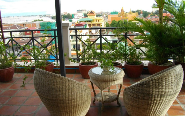 Lux Riverside Hotel & Apartment