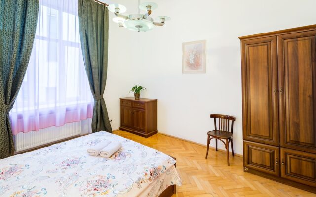 Three rooms on Hnatyuka 3