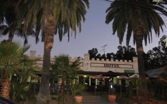 Tocumwal Hotel Motel ("The Palms")