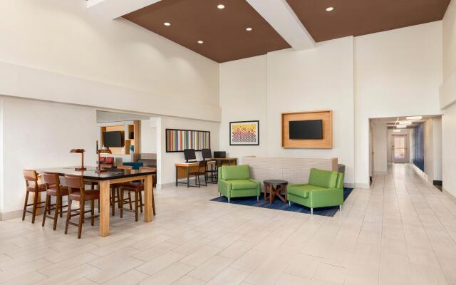 Holiday Inn Express Sarasota East - I-75, an IHG Hotel