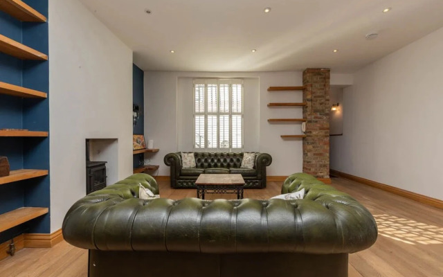 Charming 2 Bedroom House in Angel