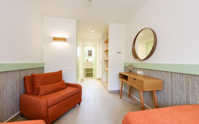 Plioni Villas & Suites