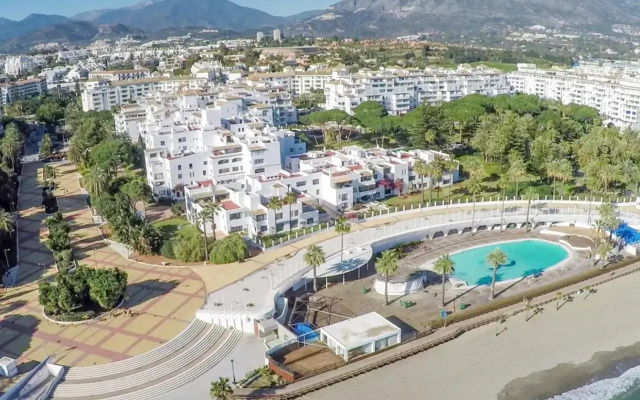 Playas Del Duque Apartment