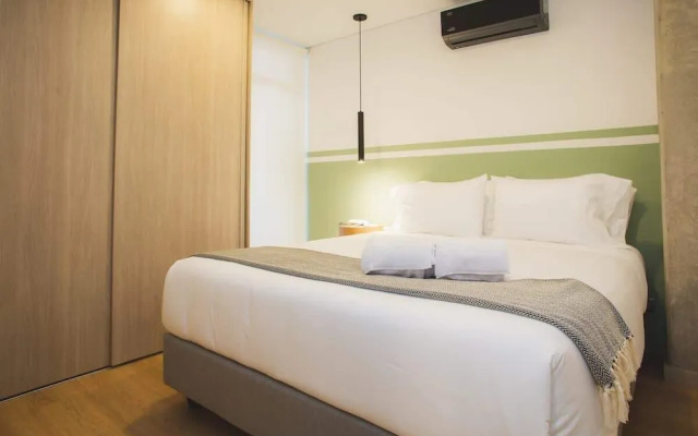 Cool 3 BR W/ Balcony in Laureles Medellín