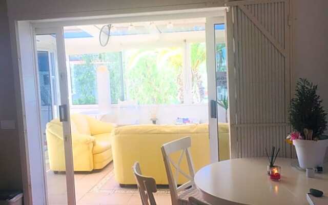 Private room las Americas
