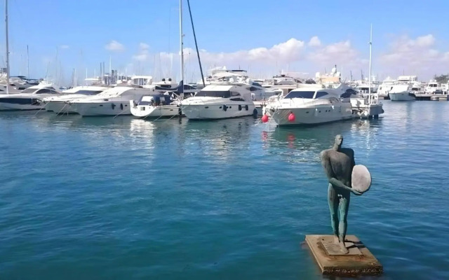 Lux City Loft in front of the Port