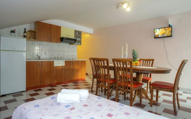 Pool Apartments Lucky Luke