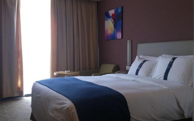 Q Box Hotel (Former Holiday Inn Express Meilong)