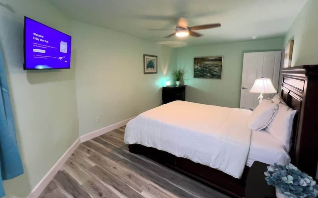 Channelfront - Remodeled - Pool - Boatslips