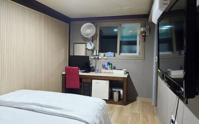 Sky Motel