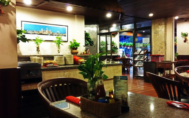 Karon Café Inn