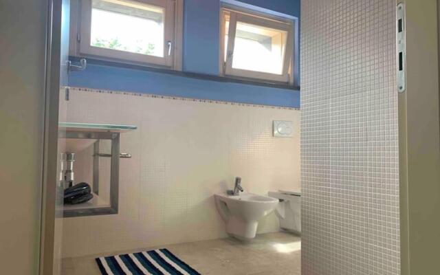 Chic Apartment - River View - Free Parking and WIFI
