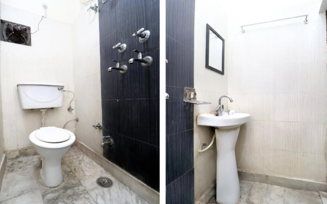 OYO 23084 Chhabra Guest House