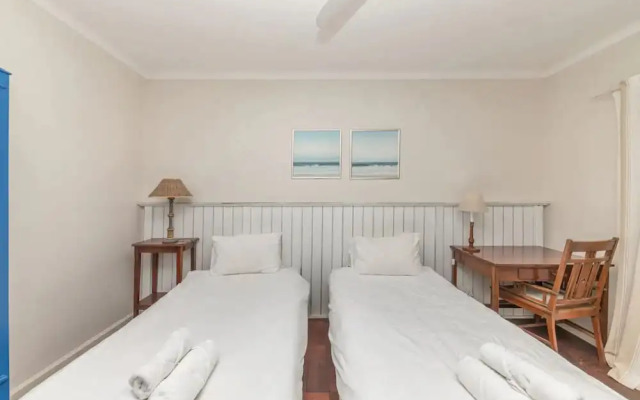 Tropical 1BD Hideaway Near Queens Beach, Fresnaye!