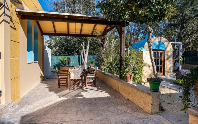 Selana House