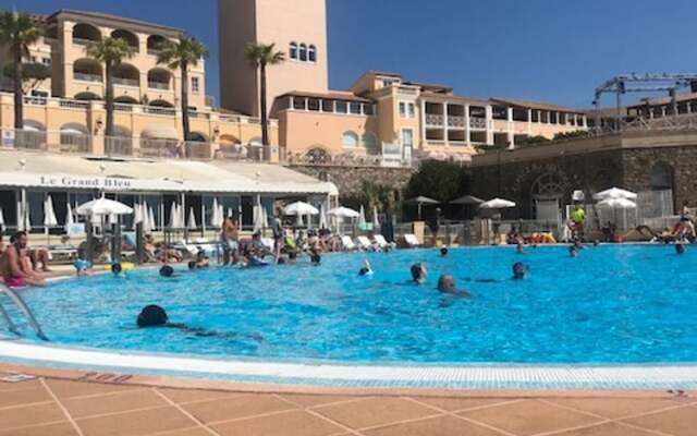 Studio In Saint Raphael With Pool Access And Enclosed Garden