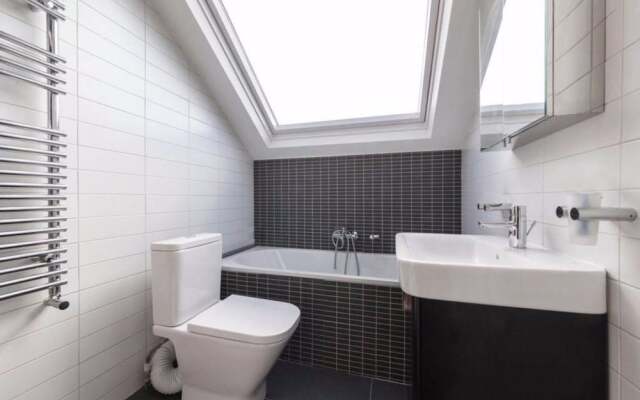 2 Bedroom Flat In North London