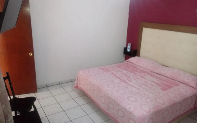 Hotel El 2000