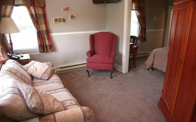 Mountaintop Lodge at Lake Naomi