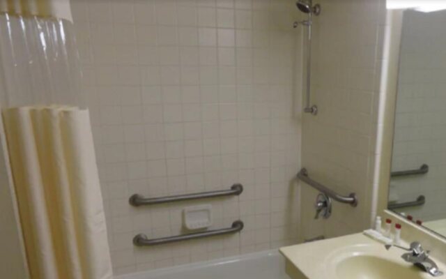 Fairbridge Hotel Cleveland East