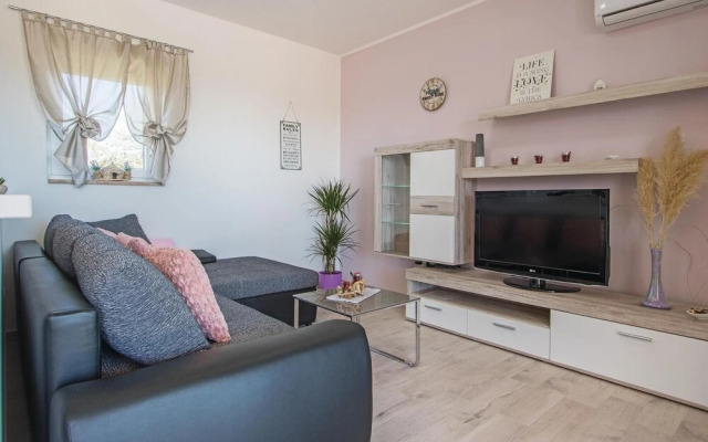 Nice Home in Vodnjan With Wifi and 2 Bedrooms