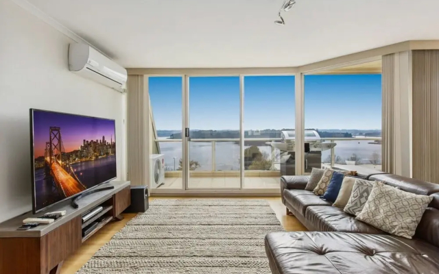 2-bed Unit With Balcony, BBQ & Stunning Lake Views
