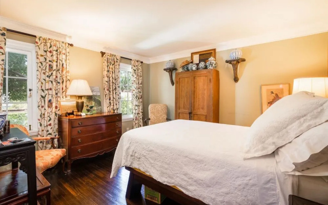 Elegant Home in the Heart of LA 2 Bedrooms 1 Bathroom Duplex