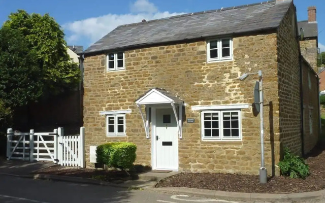 Hollytree Cottage, Chipping Norton