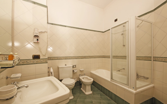 Hotel Savoy Palace