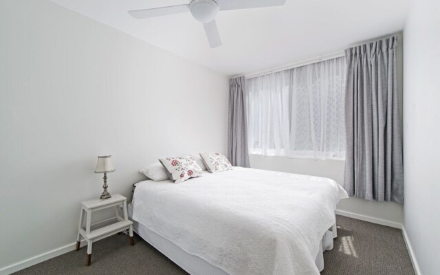 Flynns Beach Apartments 4, 41 Pacific Drive