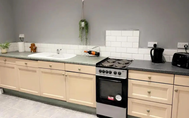 Impeccable 1-bed House in Pontefract