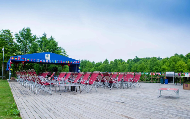 Camping on Niu Road – Outside – Shanghai