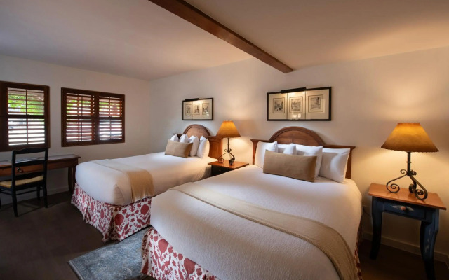 Piñon Court By La Fonda