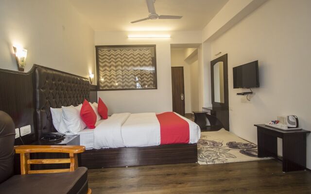 OYO 16637 Tiara Regency