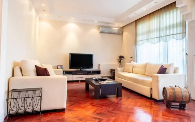 Bright and Central Flat in Kadikoy With Balcony