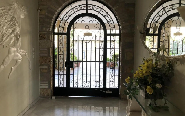 Luxury Garden Apartment Glyfada