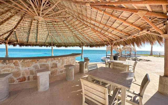 Paradise Found Luxe 2BR Condo in Iconic Location