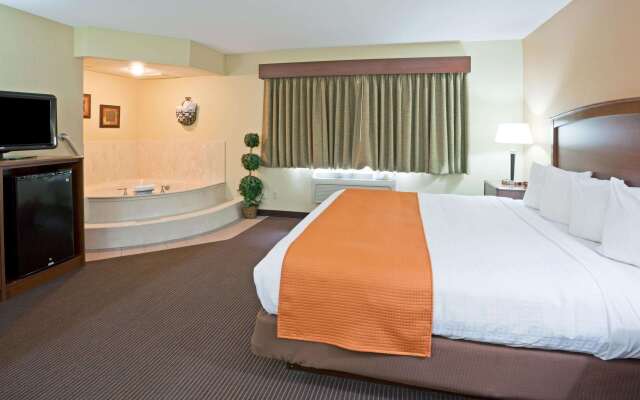 AmericInn by Wyndham Fargo West Acres