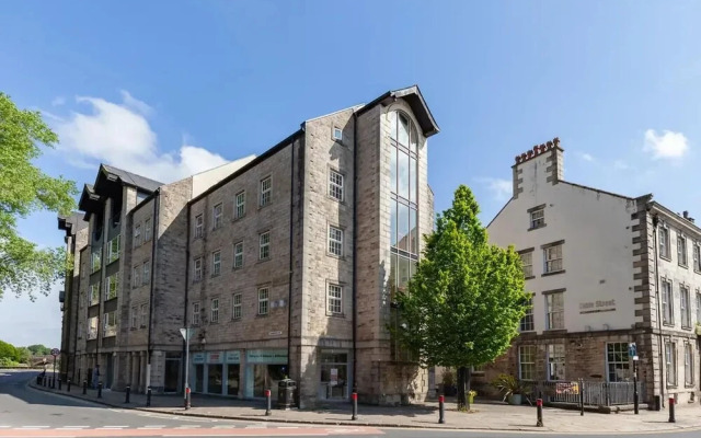 Student Only Cable Street