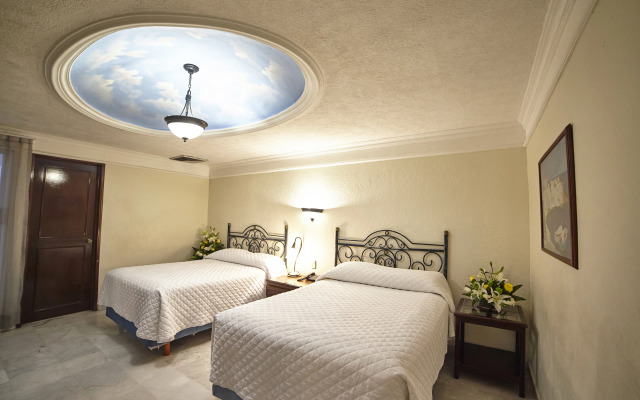 Отель Francis Drake by DOT Tradition